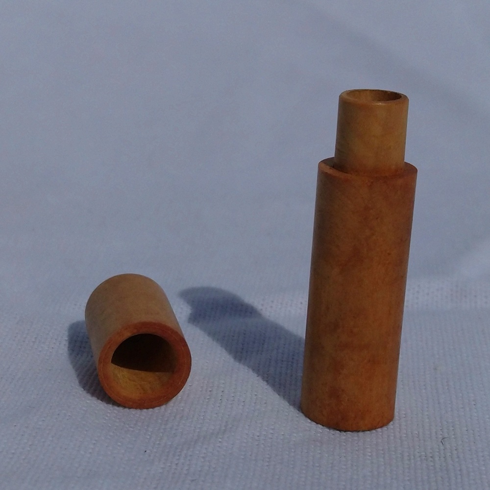 Porte-aiguilles ancien en bois de buis - Old wooden needle case made of boxwood Porte-aiguilles ancien en bois de buis - Old wooden needle case made of boxwood