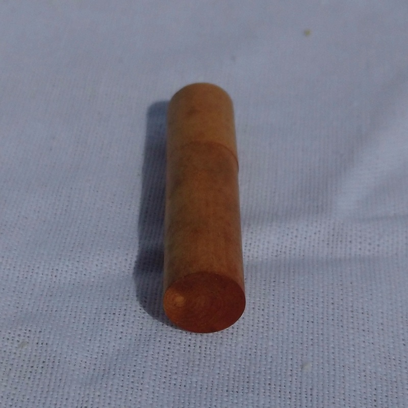 Porte-aiguilles ancien en bois de buis - Old wooden needle case made of boxwood Porte-aiguilles ancien en bois de buis - Old wooden needle case made of boxwood