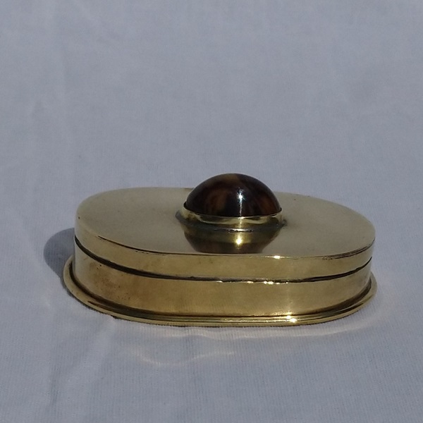 Boîte en laiton avec pierre véritable sertie oeil de tigre - Brass box with genuine stone set tiger eye