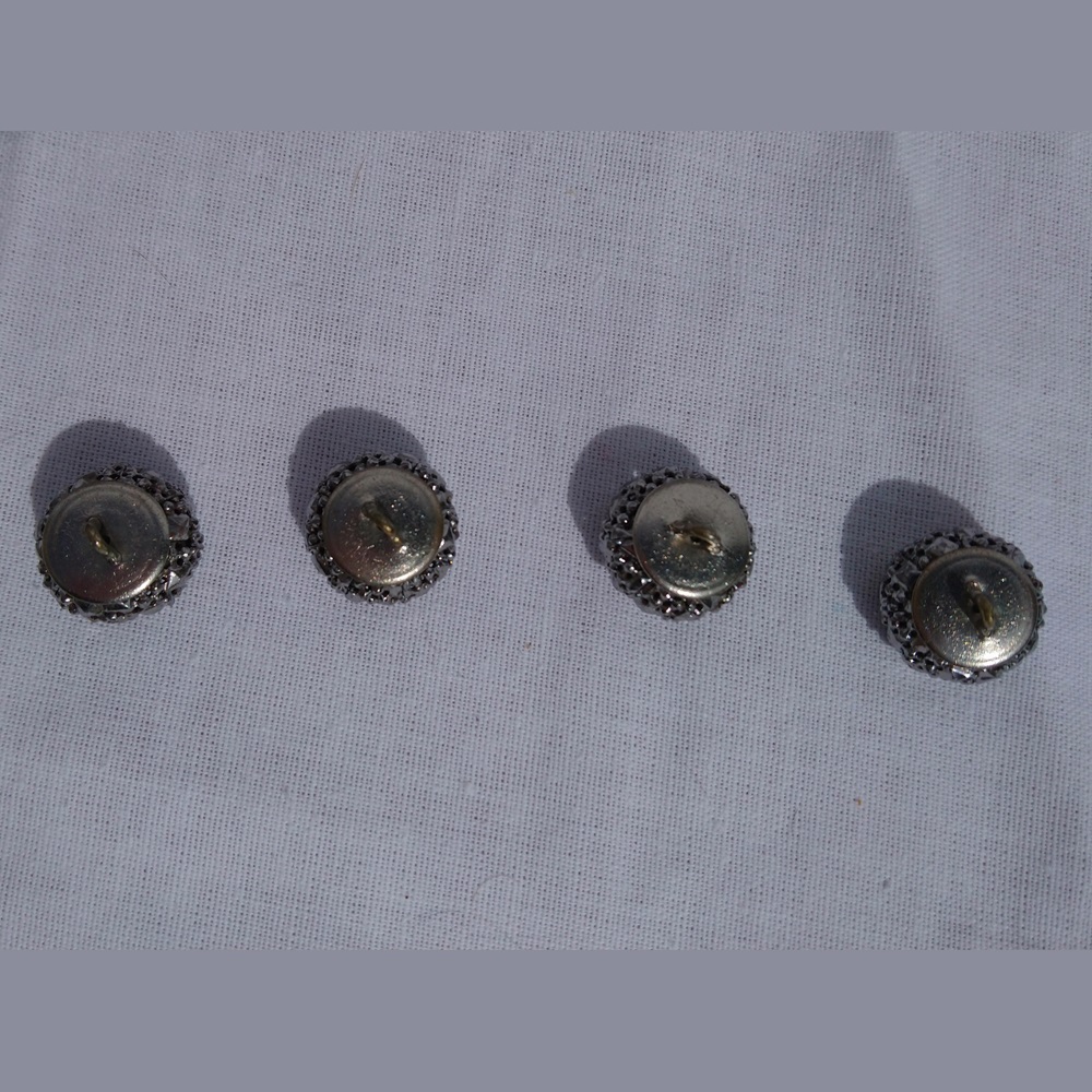 Lot de 4 boutons en marcassite des années 1930/1940 - Set of 4 marcasite buttons from the 1930s/1940s Lot de 4 boutons en marcassite des années 1930/1940 - Set of 4 marcasite buttons from the 1930s/1940s
