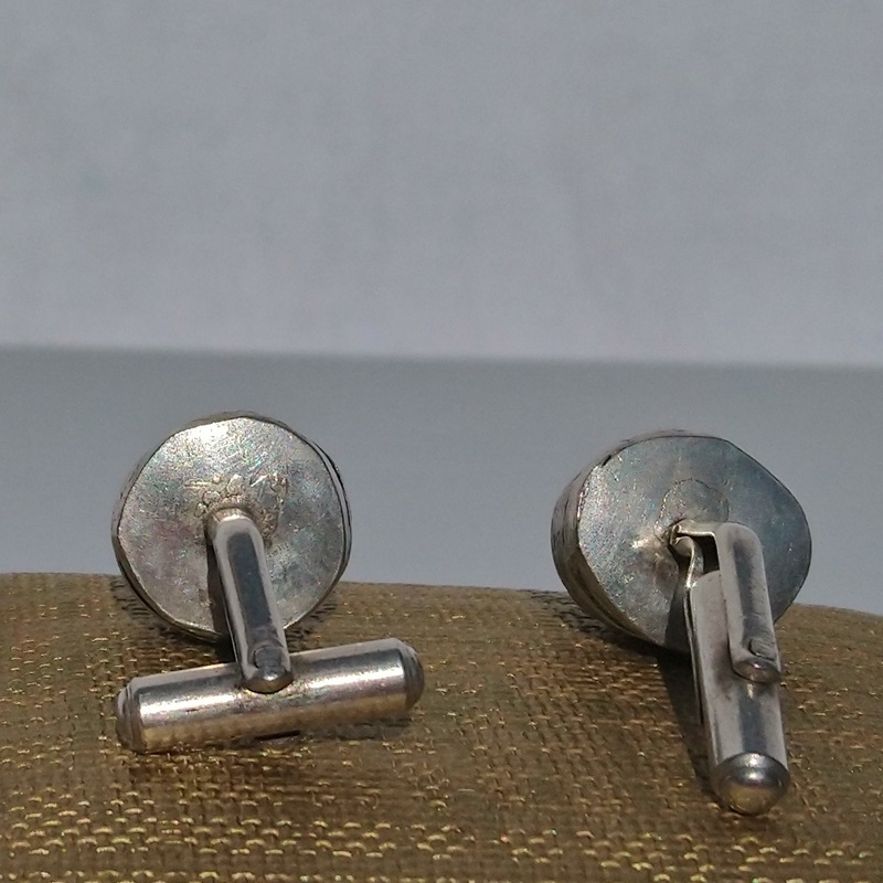 2 boutons de manchettes avec cabochons ovales en pierres véritables turquoise des années 1950-1970 - 2 cufflinks with oval cabochons made of genuine turquoise stones from the 1950s-1970s 2 boutons de manchettes avec cabochons ovales en pierres véritables turquoise des années 1950-1970 - 2 cufflinks with oval cabochons made of genuine turquoise stones from the 1950s-1970s