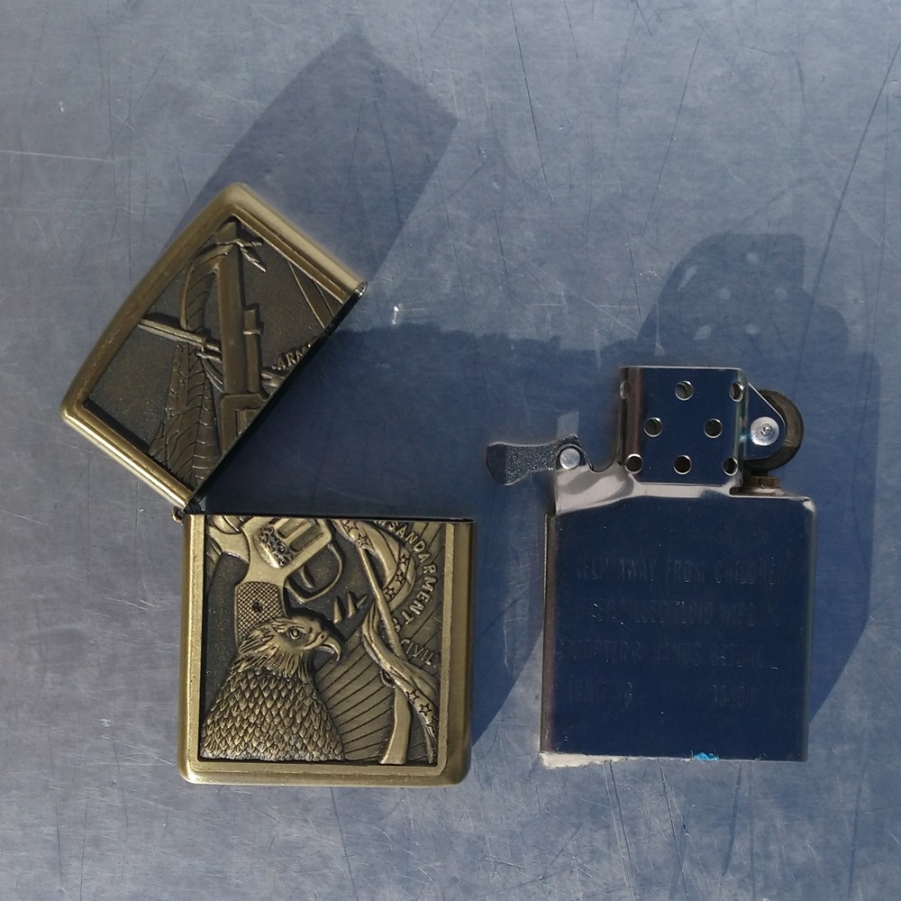 Briquet style zippo en laiton EARTH Star smoking set - Earth Star brass Zippo-style lighter smoking set Briquet style zippo en laiton EARTH Star smoking set - Earth Star brass Zippo-style lighter smoking set