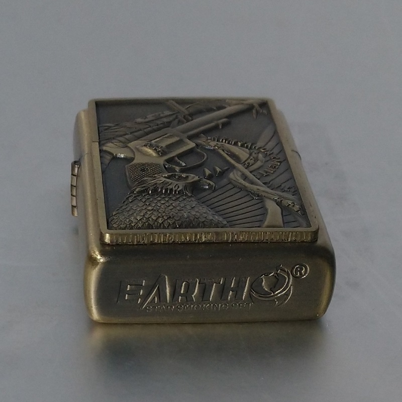 Briquet style zippo en laiton EARTH Star smoking set - Earth Star brass Zippo-style lighter smoking set Briquet style zippo en laiton EARTH Star smoking set - Earth Star brass Zippo-style lighter smoking set