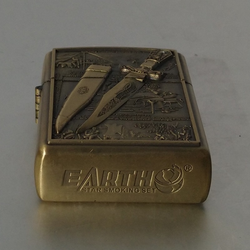 Briquet style zippo en laiton EARTH Star smoking set - Earth Star brass Zippo-style lighter smoking set Briquet style zippo en laiton EARTH Star smoking set - Earth Star brass Zippo-style lighter smoking set