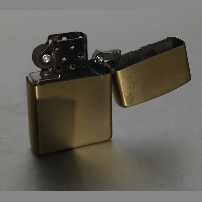 Briquet style zippo en laiton EARTH Star smoking set - Earth Star brass Zippo-style lighter smoking set Briquet style zippo en laiton EARTH Star smoking set - Earth Star brass Zippo-style lighter smoking set