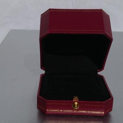 Coffret à bijou rouge de luxe - Luxury red jewelry box Coffret à bijou rouge de luxe - Luxury red jewelry box