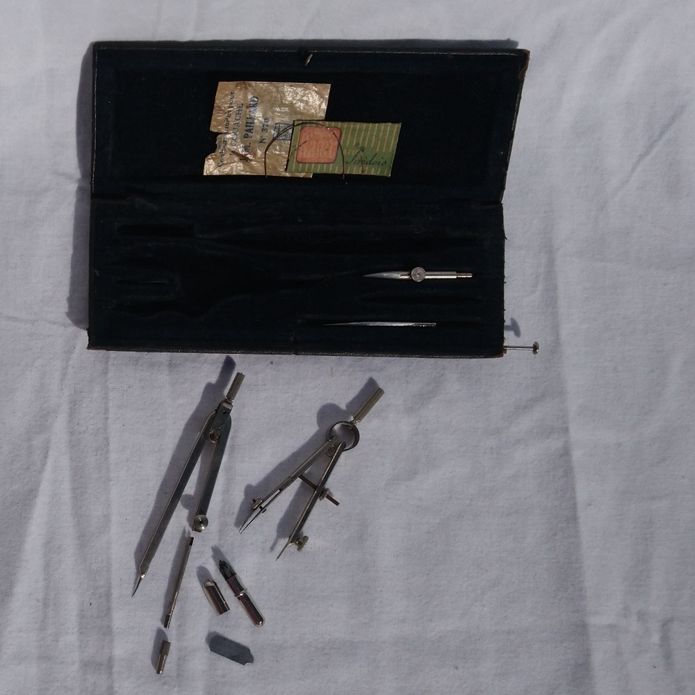Coffret de compas de géométrie industrielle en chrome des années 1950/1960 - Industrial geometry compass set in chrome from the 1950s/1960s