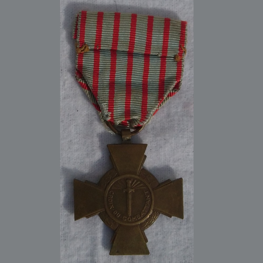 Médaille militaire Française croix du combattant - French military medal cross of the combatant Médaille militaire Française croix du combattant - French military medal cross of the combatant