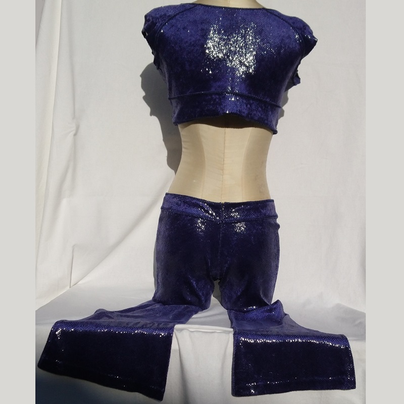 Ensemble top et pantalon pailleté Disco période Bee Gees des années 70-80 - Disco sequined top and pants set from the Bee Gees era of the 70s-80s Ensemble top et pantalon pailleté Disco période Bee Gees des années 70-80 - Disco sequined top and pants set from the Bee Gees era of the 70s-80s