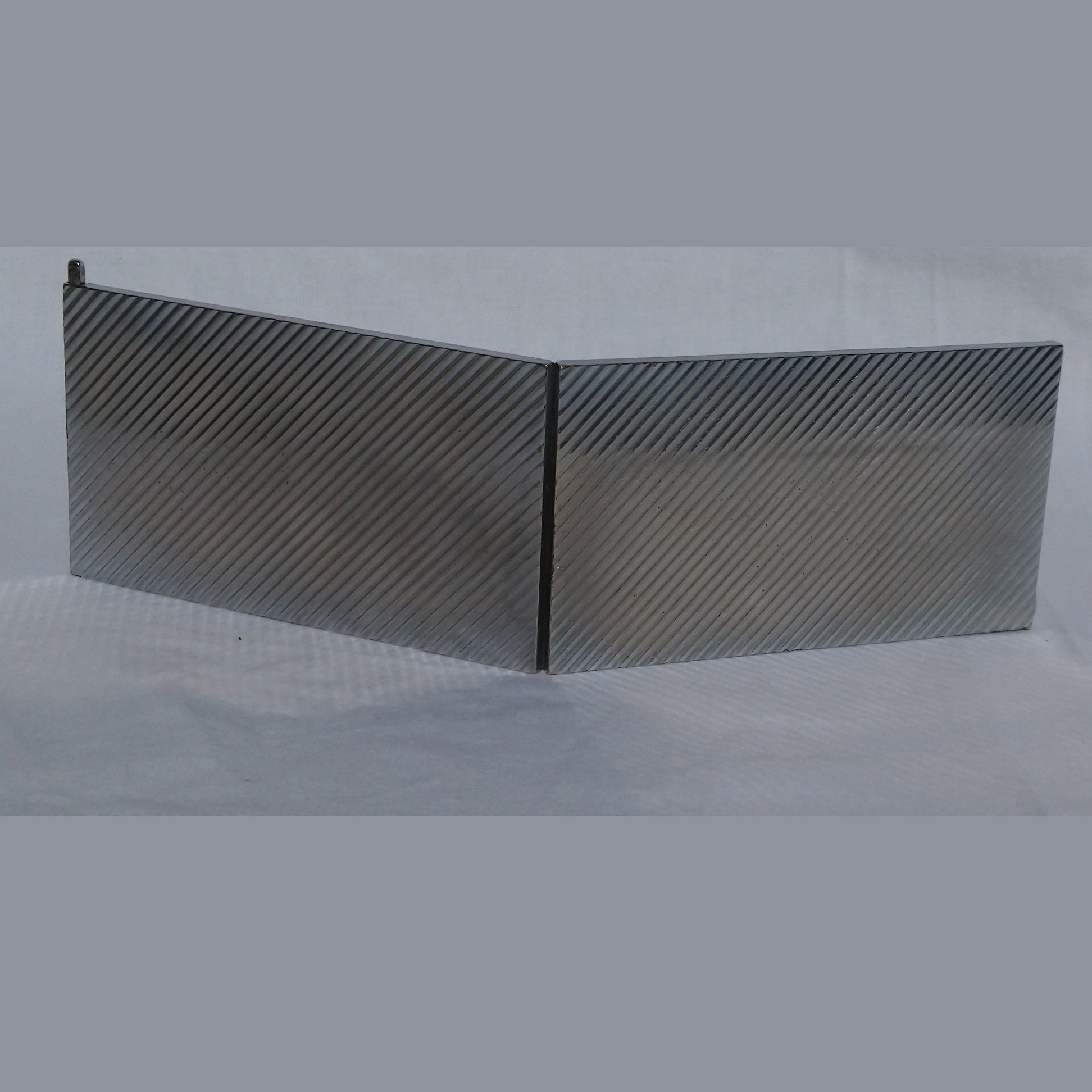 Etui à cigarettes d'époque Art Déco en métal argenté et intérieur en cuir - Art Deco vintage cigarette case in silver metal with a leather interior Etui à cigarettes d'époque Art Déco en métal argenté et intérieur en cuir - Art Deco vintage cigarette case in silver metal with a leather interior