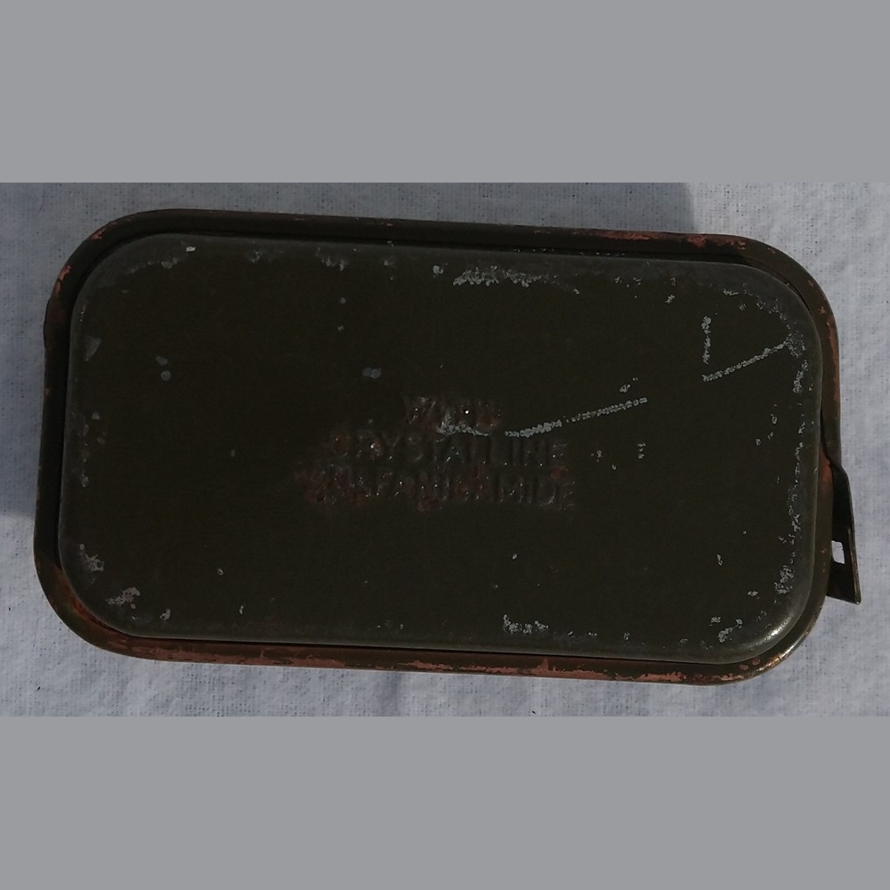 Boîte de pansement militaire US de la 2ème guerre mondiale - US military bandage box from World War II Boîte de pansement militaire US de la 2ème guerre mondiale - US military bandage box from World War II