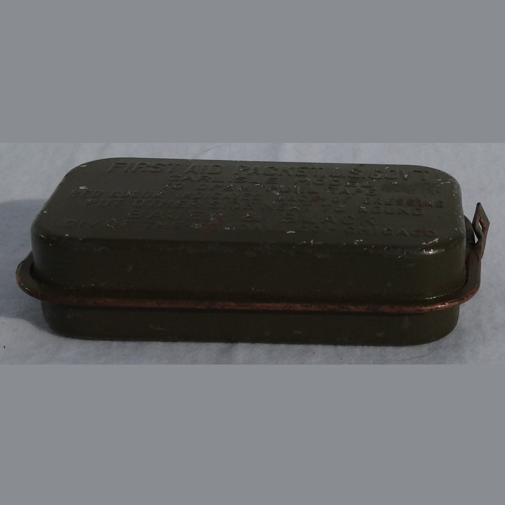 Boîte de pansement militaire US de la 2ème guerre mondiale - US military bandage box from World War II Boîte de pansement militaire US de la 2ème guerre mondiale - US military bandage box from World War II
