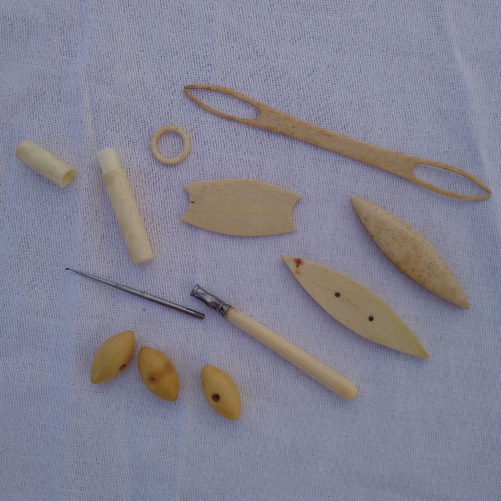 Set ancien de couture en ivoire et os - Old sewing set in ivory and bone Set ancien de couture en ivoire et os - Old sewing set in ivory and bone