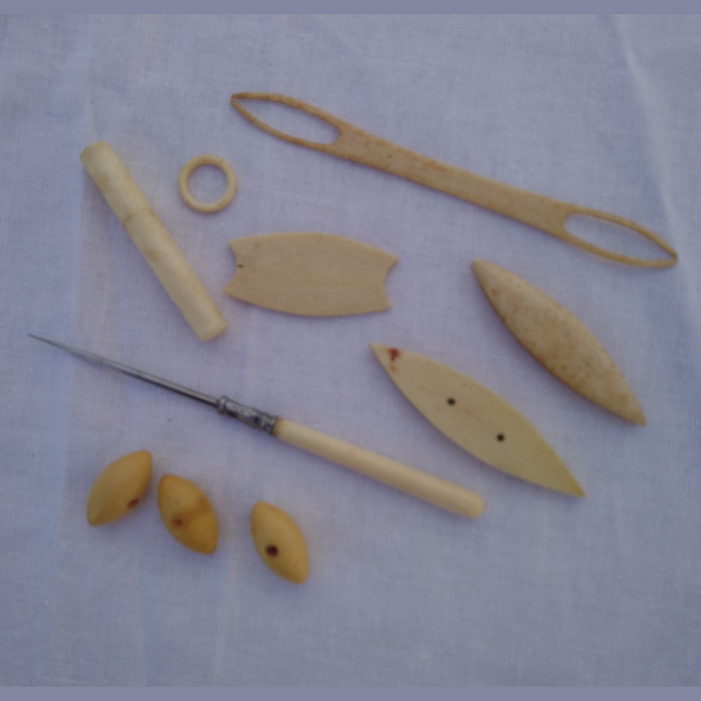 Set ancien de couture en ivoire et os - Old sewing set in ivory and bone