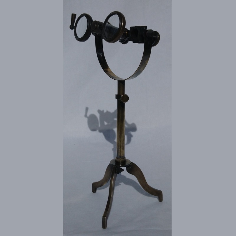 Loupe double sur trépied en laiton  - Double magnifying glass on a brass tripod