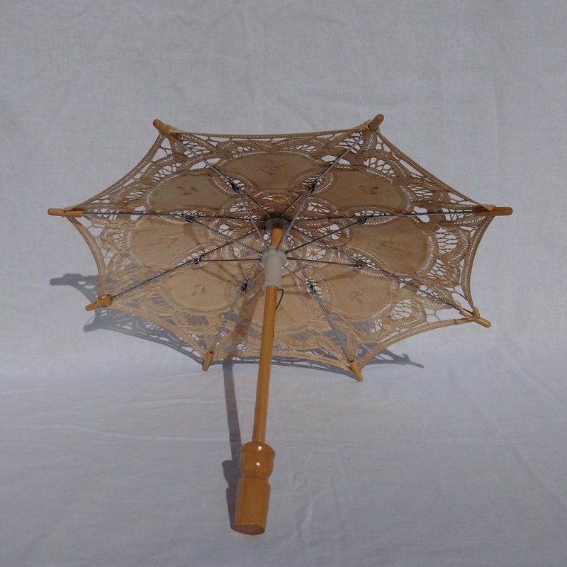 Ombrelle de poupée en bois et macramé - Wooden doll umbrella and macrame Ombrelle de poupée en bois et macramé - Wooden doll umbrella and macrame