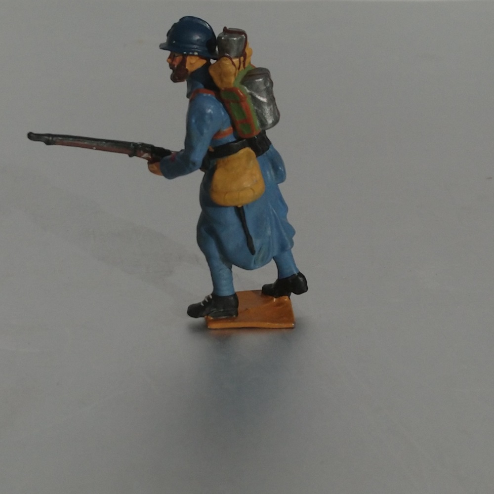 Soldat de plomb d'un Poilu de l'armée Française durant la 1ère guerre mondiale (1914 - 1918) - Lead soldier of a Poilu from the French army during World War I (1914 - 1918) Soldat de plomb d'un Poilu de l'armée Française durant la 1ère guerre mondiale (1914 - 1918) - Lead soldier of a Poilu from the French army during World War I (1914 - 1918)