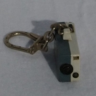 Porte clef publicitaire camescope M4 Instamatic Kodak des années 60 - Promotional keychain camcorder M4 Instamatic Kodak from the 1960s Porte clef publicitaire camescope M4 Instamatic Kodak des années 60 - Promotional keychain camcorder M4 Instamatic Kodak from the 1960s