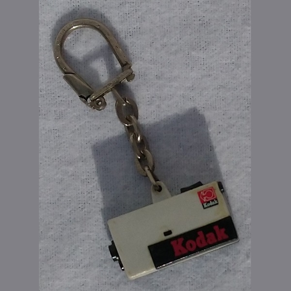 Porte clef publicitaire camescope M4 Instamatic Kodak des années 60 - Promotional keychain camcorder M4 Instamatic Kodak from the 1960s