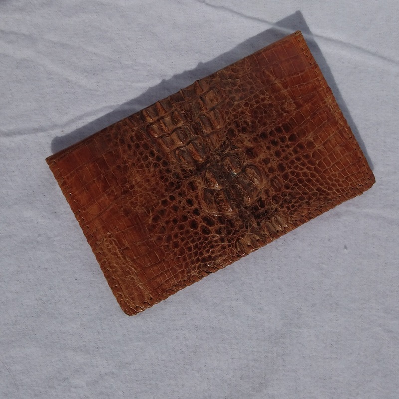 Portefeuille vintage en cuir de crocodile -Vintage crocodile leather wallet 