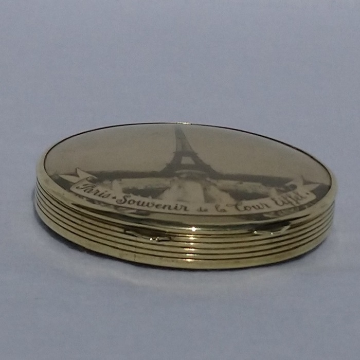 Poudrier Français ancien au décor de la Tour Eiffel Paris - Old French powder compact decorated with the Eiffel Tower Paris Poudrier Français ancien au décor de la Tour Eiffel Paris - Old French powder compact decorated with the Eiffel Tower Paris