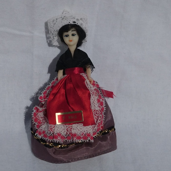 Poupée de collection Française du port de Saint Malo - French collectible doll from the port of Saint Malo