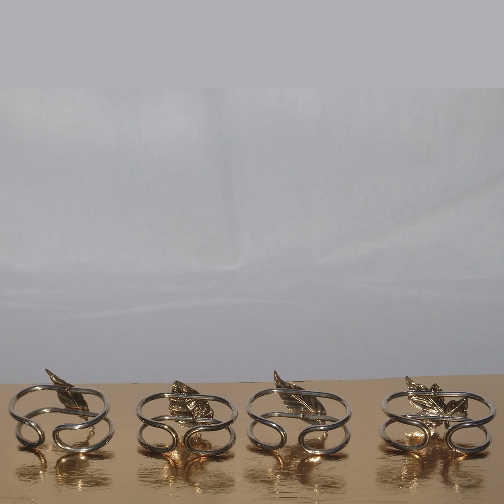 Ronds de serviettes argentés décor nature - Silver napkin rings nature decor Ronds de serviettes argentés décor nature - Silver napkin rings nature decor
