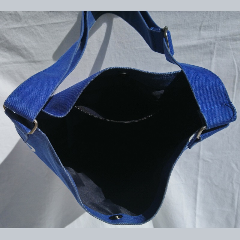 Sac du 69ème Festival International du Film de 2016 remis aux participants - Bag from the 69th International Film Festival of 2016 given to the participants Sac du 69ème Festival International du Film de 2016 remis aux participants - Bag from the 69th International Film Festival of 2016 given to the participants