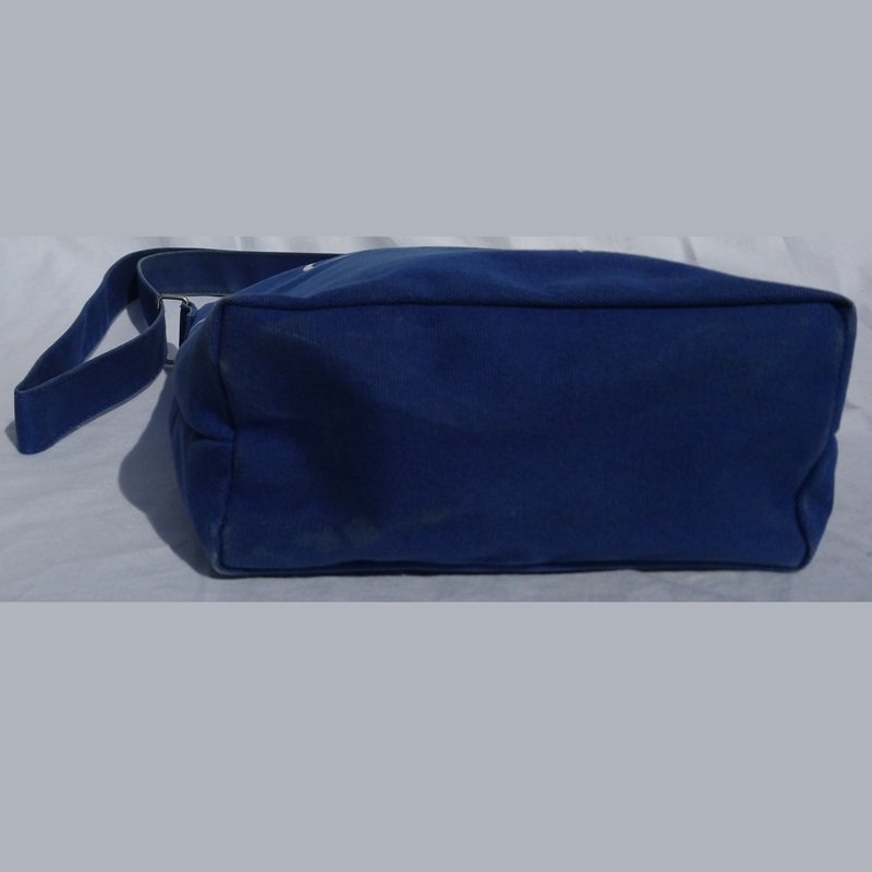 Sac du 69ème Festival International du Film de 2016 remis aux participants - Bag from the 69th International Film Festival of 2016 given to the participants Sac du 69ème Festival International du Film de 2016 remis aux participants - Bag from the 69th International Film Festival of 2016 given to the participants