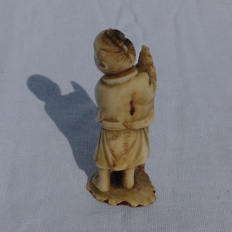 Okimono en ivoire d'une dame de cour japonaise - Ivory okimono of a Japanese court lady Okimono en ivoire d'une dame de cour japonaise - Ivory okimono of a Japanese court lady