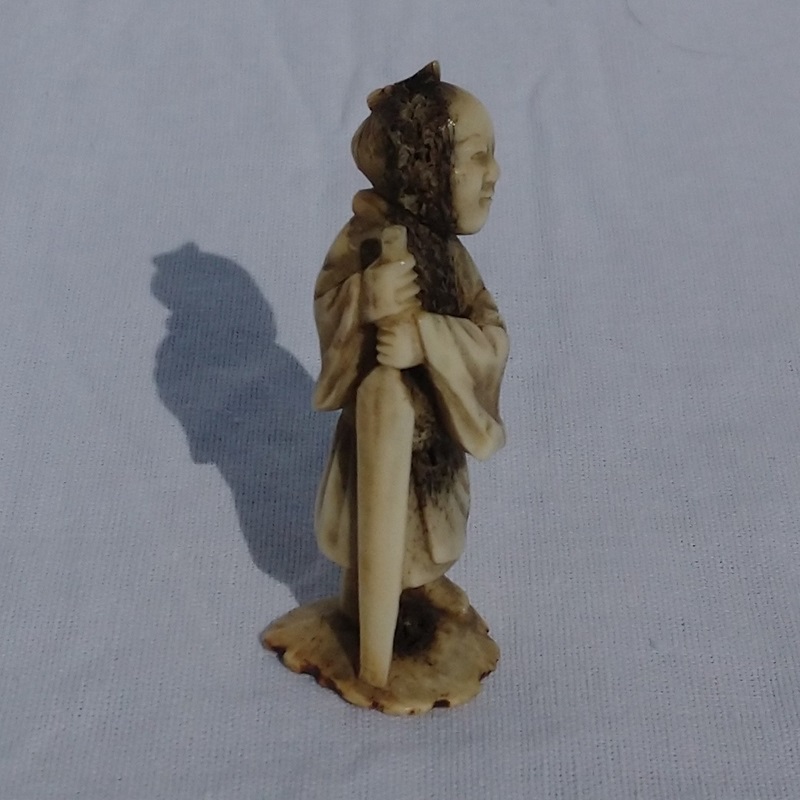 Okimono en ivoire d'une dame de cour japonaise - Ivory okimono of a Japanese court lady Okimono en ivoire d'une dame de cour japonaise - Ivory okimono of a Japanese court lady
