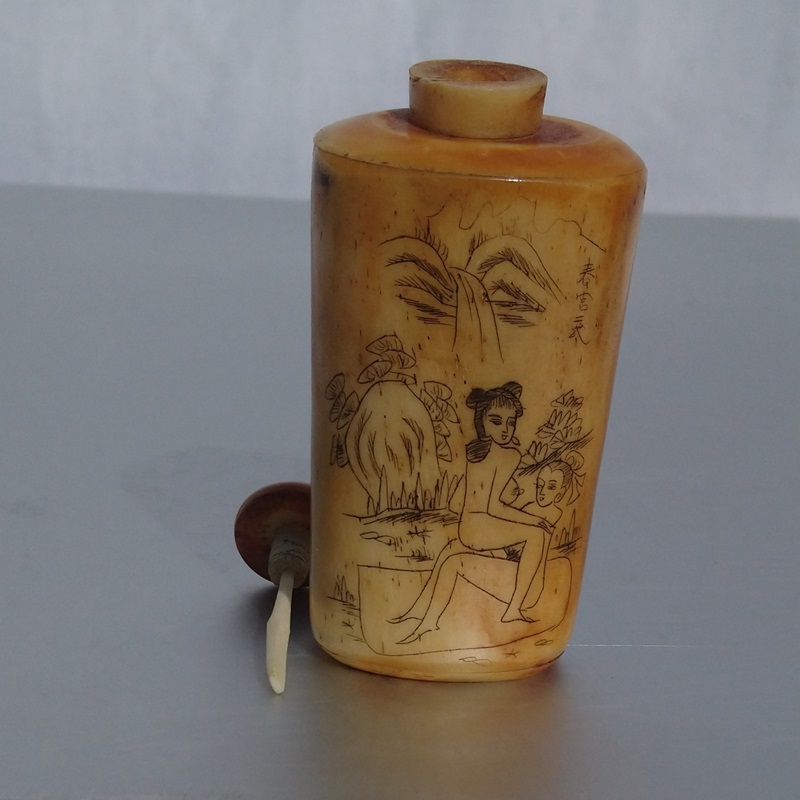Tabatière chinoise motif érotique - Chinese snuff box with erotic pattern Tabatière chinoise motif érotique - Chinese snuff box with erotic pattern