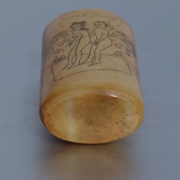 Tabatière chinoise motif érotique - Chinese snuff box with erotic pattern Tabatière chinoise motif érotique - Chinese snuff box with erotic pattern