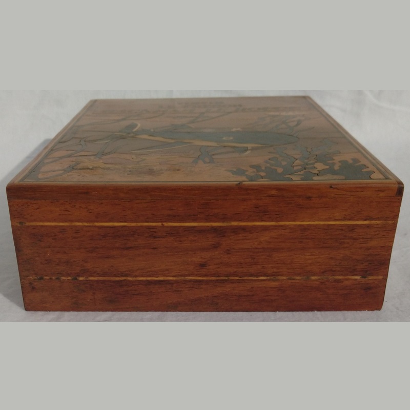 Boîte Tintin Le Trésor de Rackham le rouge en bois marqueté - Tintin Box The Treasure of Rackham the Red in marquetry wood Boîte Tintin Le Trésor de Rackham le rouge en bois marqueté - Tintin Box The Treasure of Rackham the Red in marquetry wood