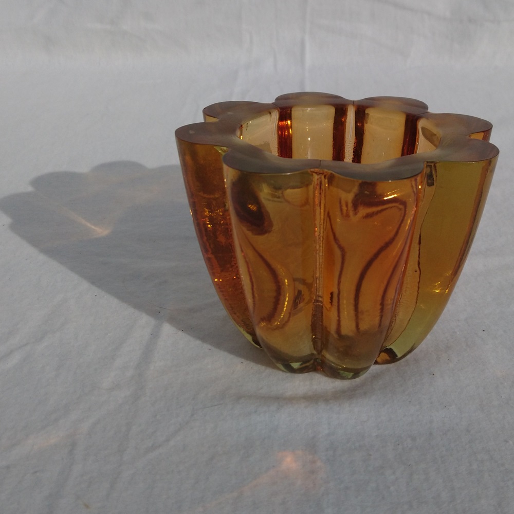 Vase en verre moulé-pressé des années 1960-1970 - Molded-pressed glass vase from the 1960s-1970s